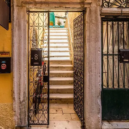 Kantouni Bizi Apartman